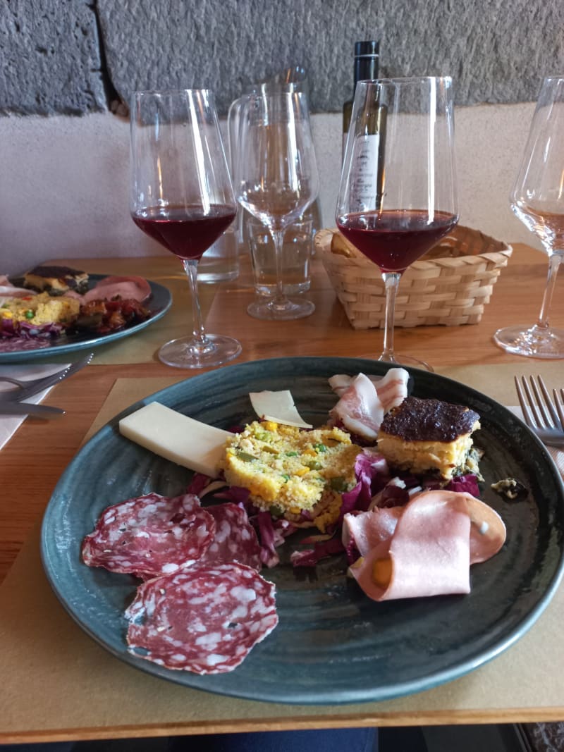 Degustazione con Pranzo Completo (3 etichette) - Emilio Sciacca Etna Wine - Degustazione vino in Palmento