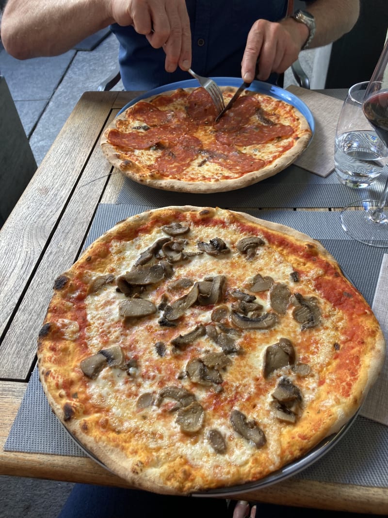 Pizza Sicilliana en Pizza Funghi  - Ristorante Albrici