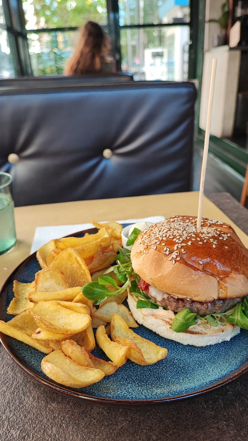 Clover Burger, Milan