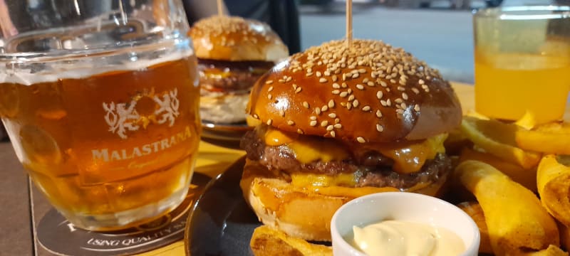 Clover Burger, Milan