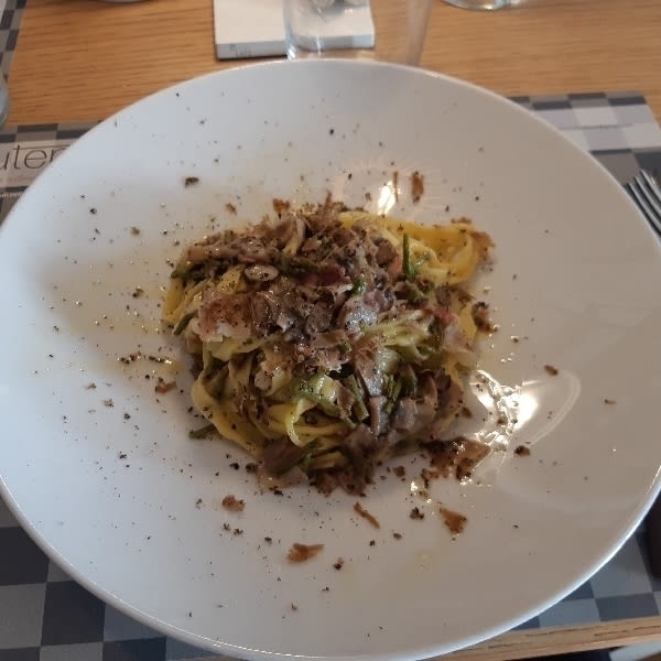 Tagliatelle fatte a mano al profumo di bosco con tartufo - Autentico - Caffè della Consolazione, Todi