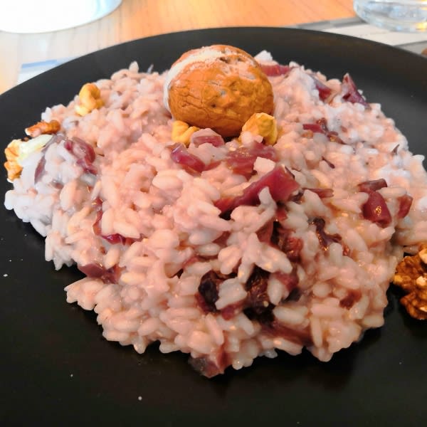 Risotto al vino rosso e trevisana con gelato alle noci - Autentico - Caffè della Consolazione, Todi