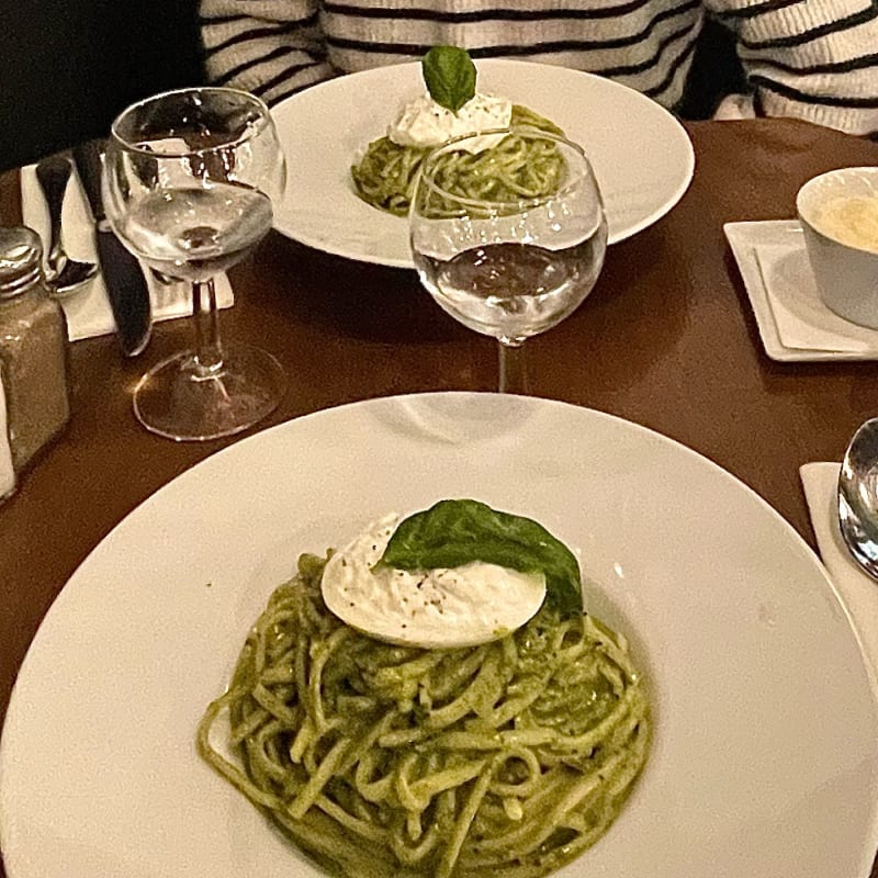 Linguine au pesto de basilic maison, avec straciatella de burrata - La Romanella, Paris