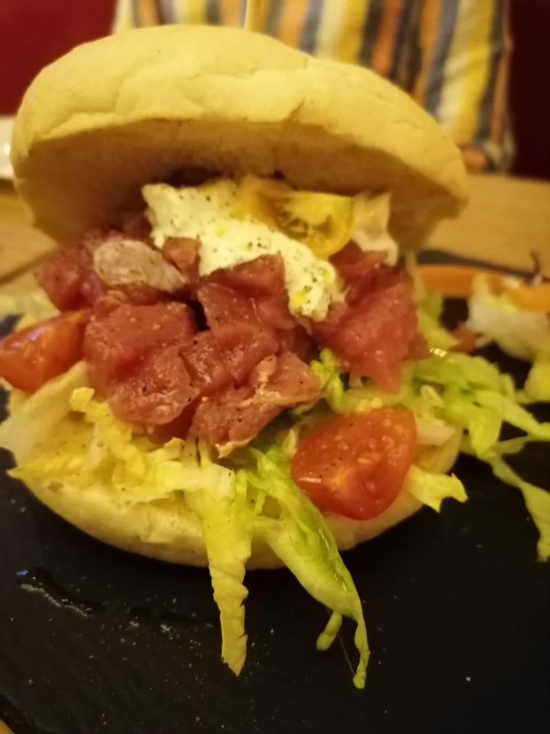 Panino con tartare di tonno  - Red Risto Pub, Mesagne