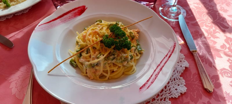 Spaghetti, Trota Salmonata e Asparagi  - Ristorante Hotel Londra