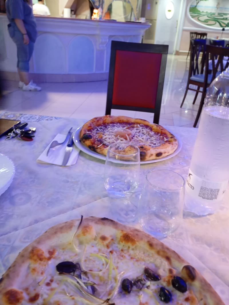 22 Pazzo di Pizza