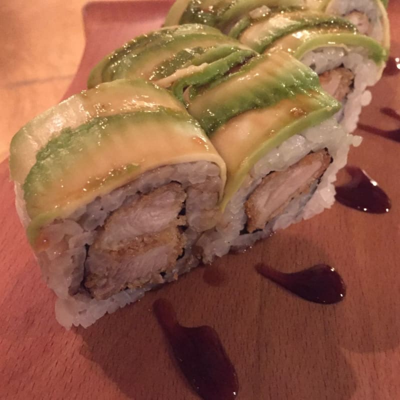 Maki con pollo fritto e avocado - Sushi Kòboo | Ticinese, Milan