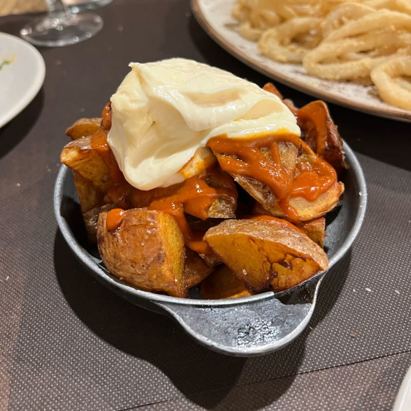 Patatas bravas a la sal. - El Martinet, Barcelona