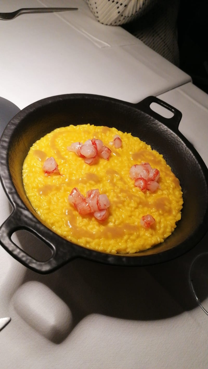 Risotto allo zafferano con liquerizia e gambero rosso - Lungolinea – Food Court, Brescia