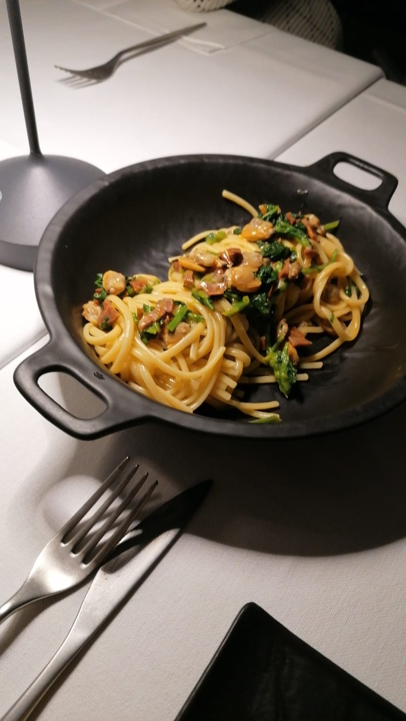 Spaghettoni con cime di rapa, vongole e chorizo  - Lungolinea – Food Court, Brescia