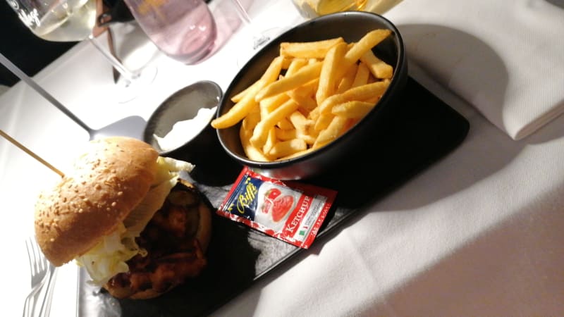 Hamburger con polpo alla piastra  - Lungolinea – Food Court, Brescia