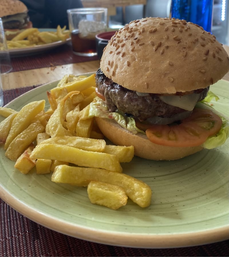 Hamburguesa de ternera, para comer con las manos - As de Bastos Madrid, Madrid