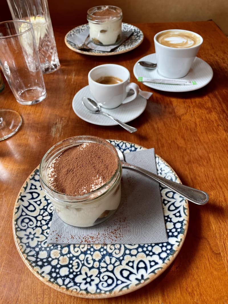 den bästa tiramisu ♥️ - Giro Pizzeria, Stockholm