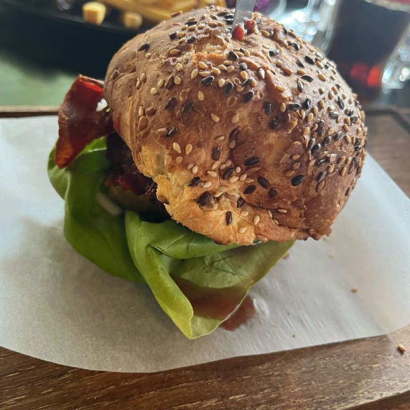 Best hamburger of Rotterdam  - Baek Food & Drinks, Rotterdam