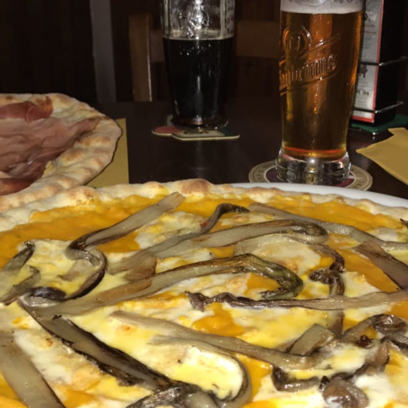 Pizza bianca con birra speciale! - La Taverna, Feltre