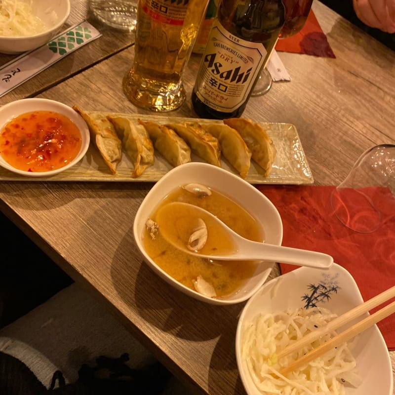 Salade de chou, soupe miso, gyozas - Sushi Rainbow, Paris