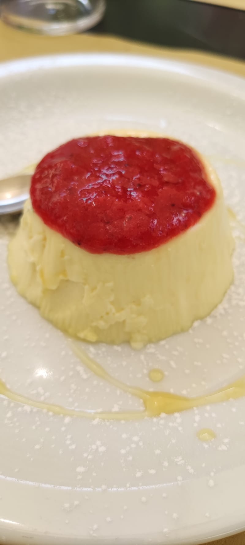 Bavarese con salsa fragole - L'Osteria