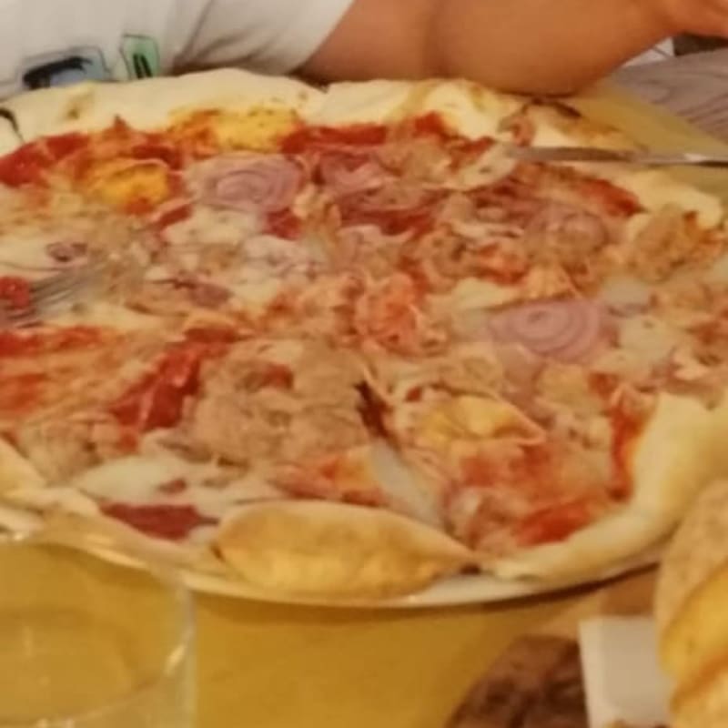 Pizza tonno e cipolle - L'Angolo Divino, Orvieto