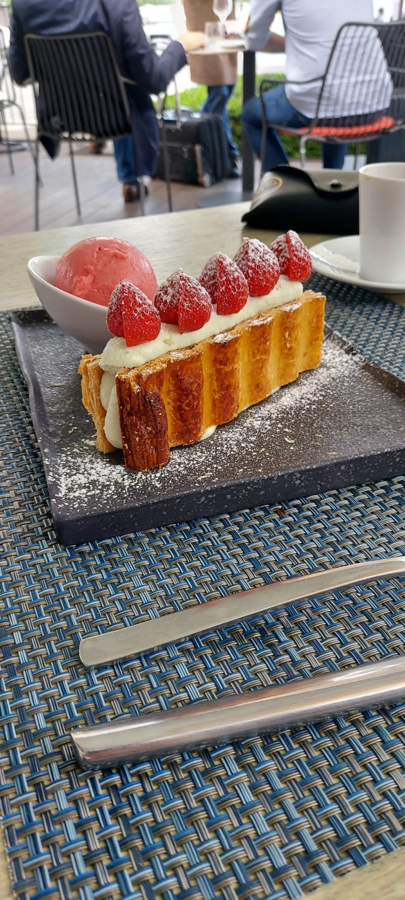 Mille feuilles fraises basilic - 57° Grill, Lausanne