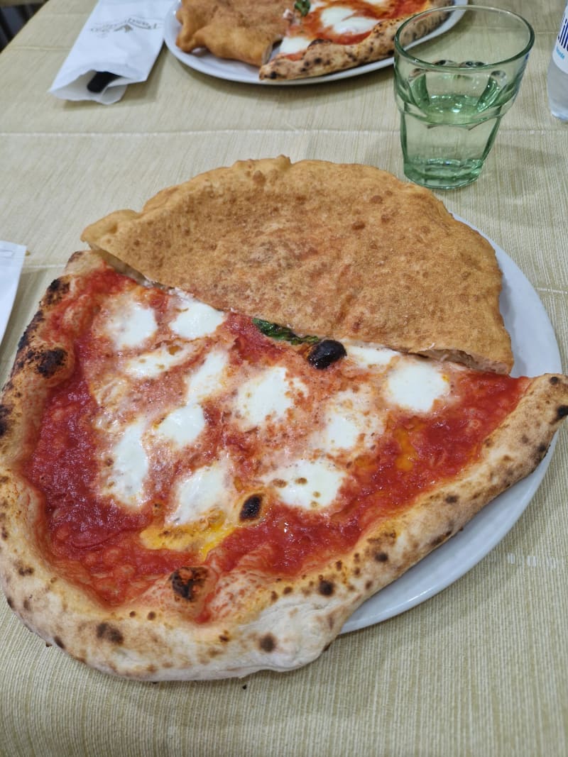 Antica Pizzeria e Friggitoria da Pasqualino in Naples Restaurant