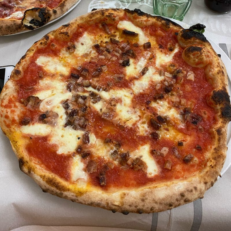 Antica Pizzeria e Friggitoria da Pasqualino in Naples Restaurant