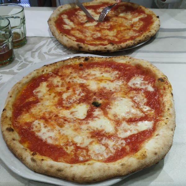 Antica Pizzeria e Friggitoria da Pasqualino in Naples Restaurant