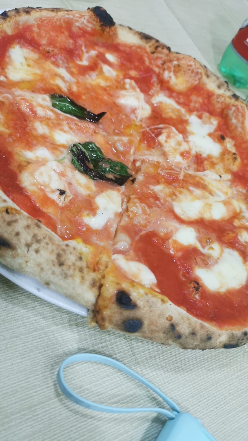 Antica Pizzeria e Friggitoria da Pasqualino in Naples Restaurant