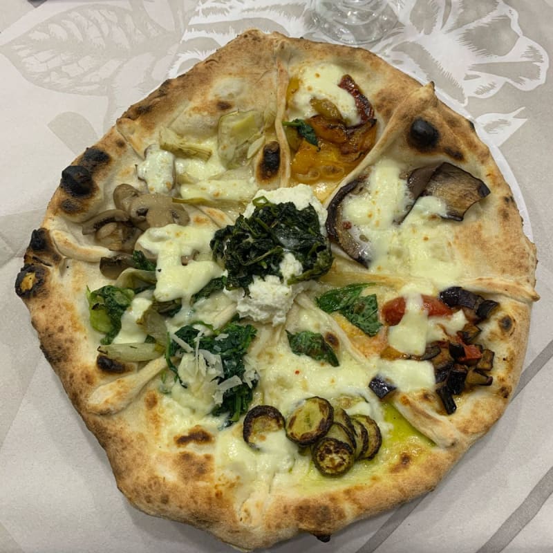 Antica Pizzeria e Friggitoria da Pasqualino in Naples Restaurant