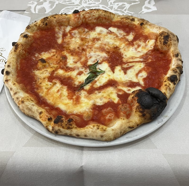 Antica Pizzeria e Friggitoria da Pasqualino in Naples Restaurant
