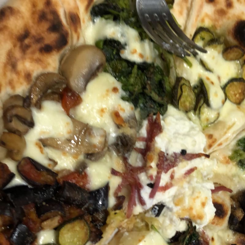 Antica Pizzeria e Friggitoria da Pasqualino in Naples Restaurant