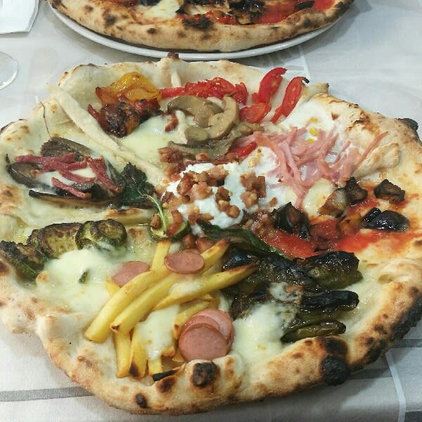 Antica Pizzeria e Friggitoria da Pasqualino in Naples Restaurant
