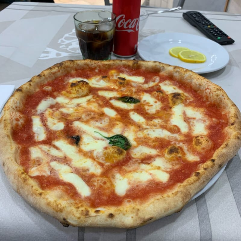 Antica Pizzeria e Friggitoria da Pasqualino in Naples Restaurant