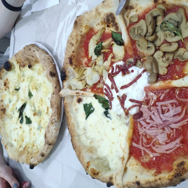 Antica Pizzeria e Friggitoria da Pasqualino in Naples Restaurant