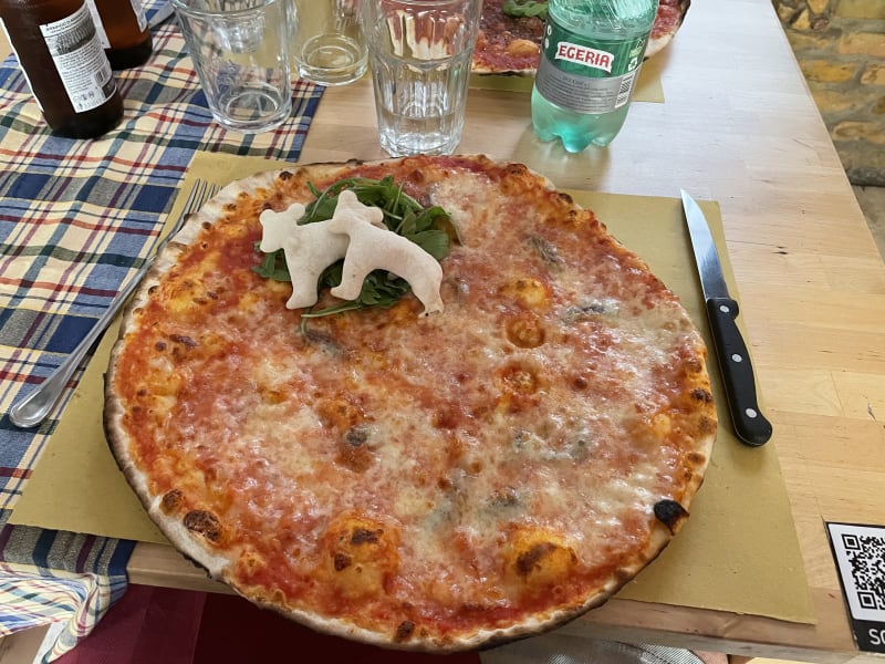 Pizza napoletana - La Pietra Scheggiata, Rome