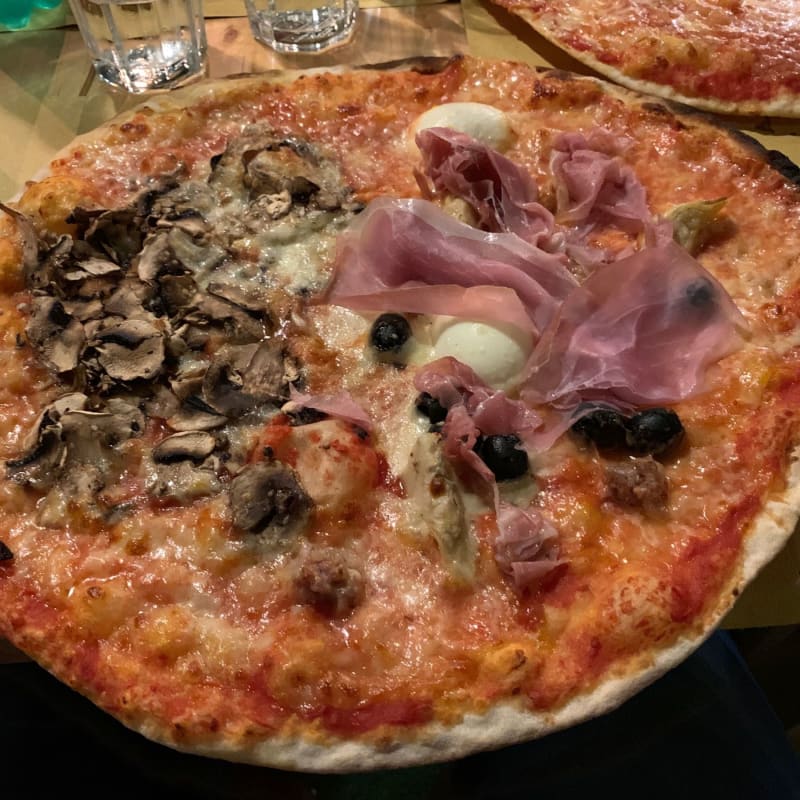 Pizza romana Capricciosa  - La Pietra Scheggiata, Rome