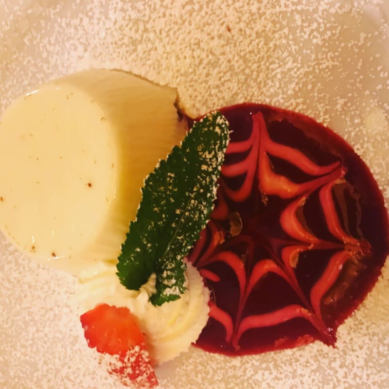 Ottima panna cotta alle fragole! - La Veranda sul Brenta