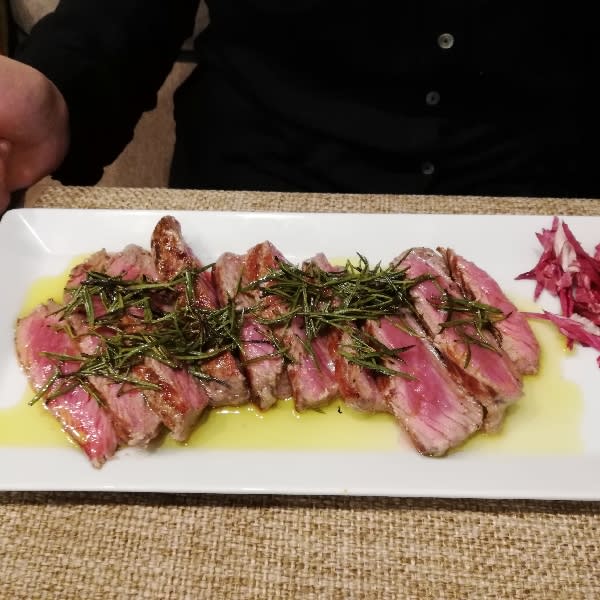 Tagliata di manzo al rosmarino - Seasons - Restaurant Wine Cafè