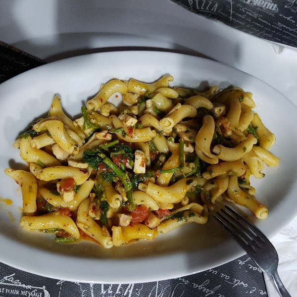 Pasta girasoli con mazzareddi, pesce spada, gamberi e 'nduja - Glamour