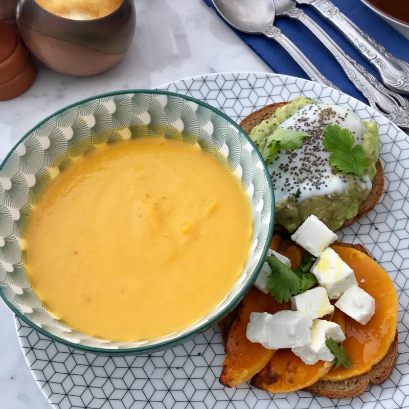 Avocado et feta toast, soupe du jour - Bluebird Café, Lausanne