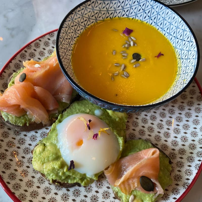 Avocado toast - Bluebird Café, Lausanne