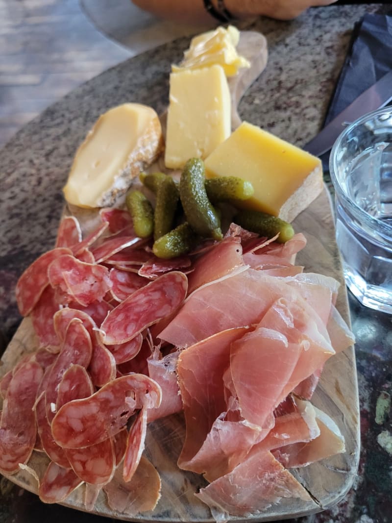 Planche Mixte - Charcuterie Et Fromages Artisanaux - Monsieur Poirot, Paris