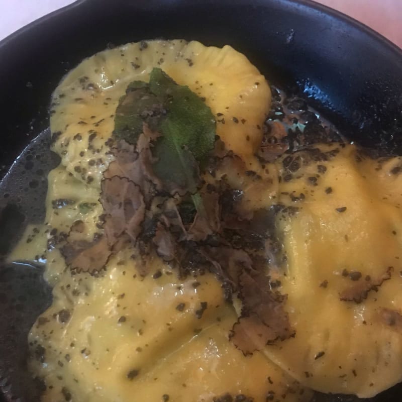 Ravioli ripieni con ricotta e spinaci con burro e salvia e tartufo - Bisteccheria Griglia DOC, Nettuno