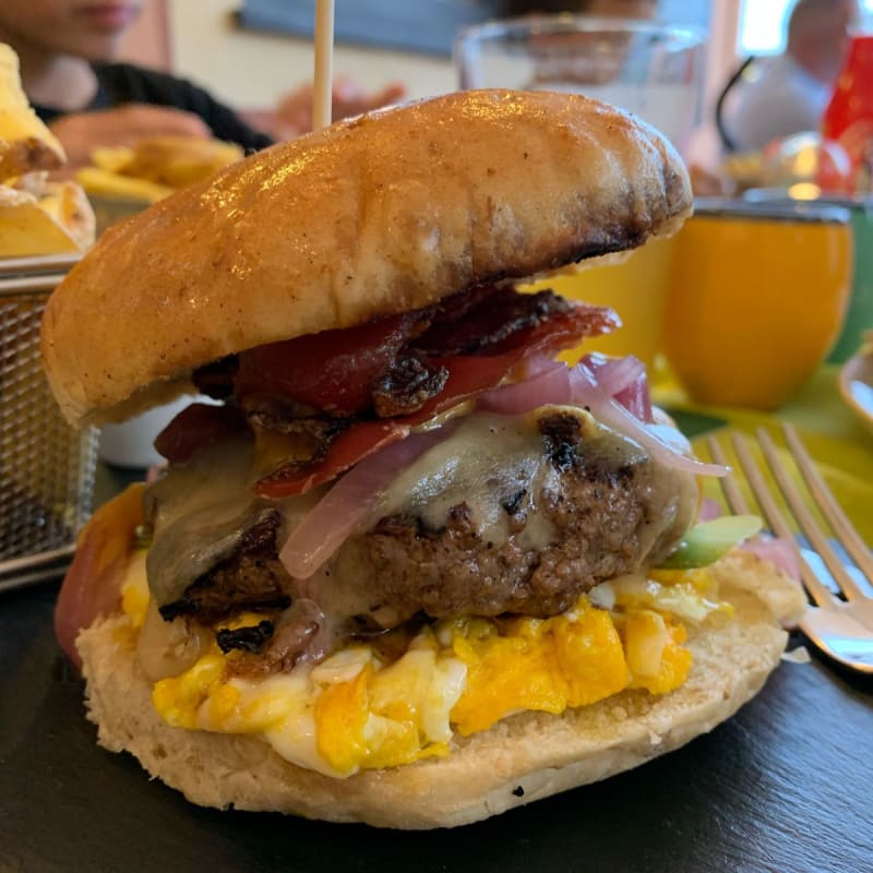 Hamburger speck uovo toma alla birra senape al miele - La Madeleine