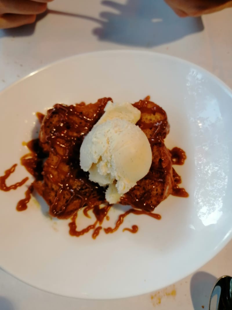 Brioche façon pain perdu, caramel beurre salé, glace vanille - Miam, Paris