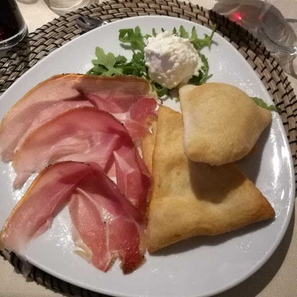 coccoli con crudo e stracchino - Modigliani, Prato