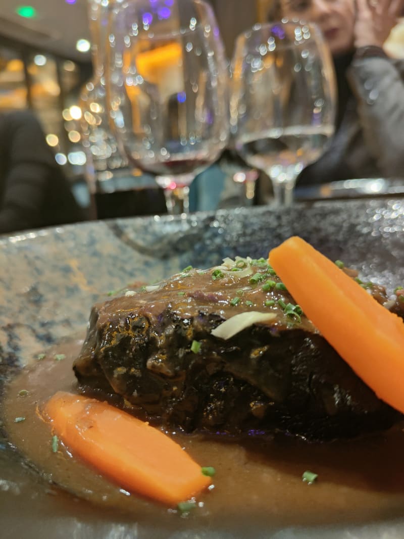 boeuf bourguignon - Le Village Madeleine, Paris