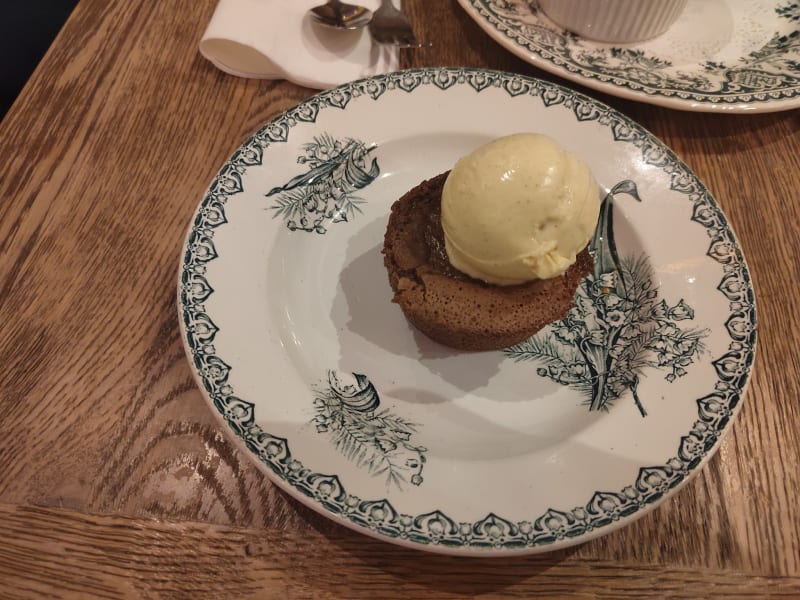 Chocolate Fondant Vanilla ice Cream of Martine Lambert ( 14 ) - Le Village Madeleine, Paris