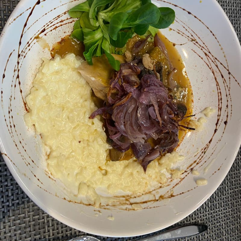 Plat savoureux et généreux, de bons mariage  - L'Ibiskus Restaurant