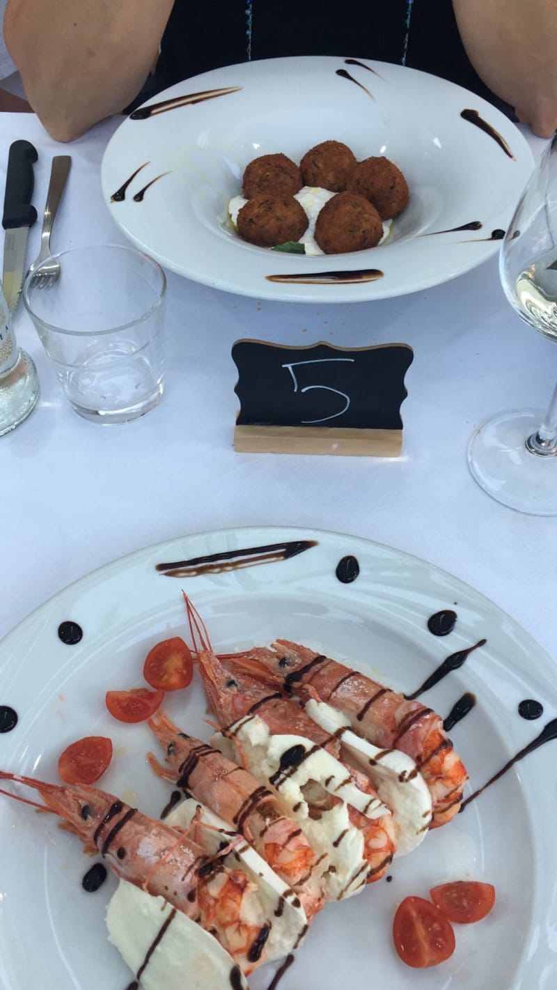 Caprese di gamberi con bufala e glassa di aceto balsamico - Ristorante pizzeria scegli te, Imola