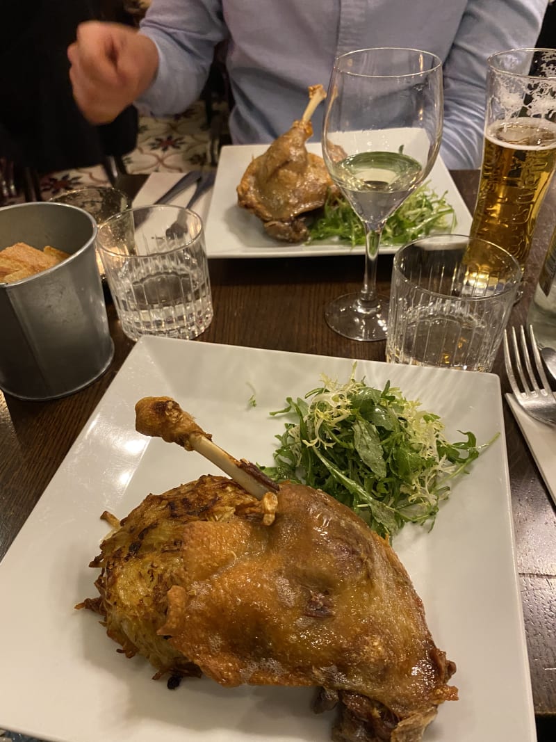 Confit de Canard des Landes, pommes purée, Gluten free - Le Petit Médicis, Paris